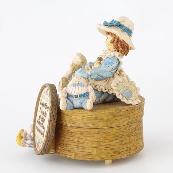 SAN FRANCISCO MUSIC BOX CO MUSICAL FIGURINE DOLLS HEART TUGS COLLECTING FRIENDS - Picture 8 of 16